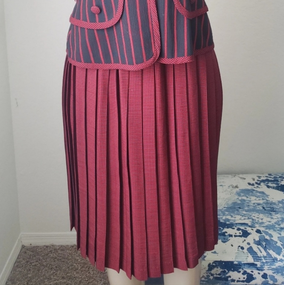 Vintage Petite Sophisticate  2 piece blazer and skirt - Picture 2 of 11